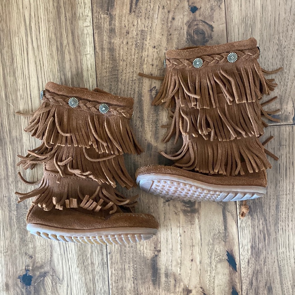 Minnetonka moccasin girls fringe boots